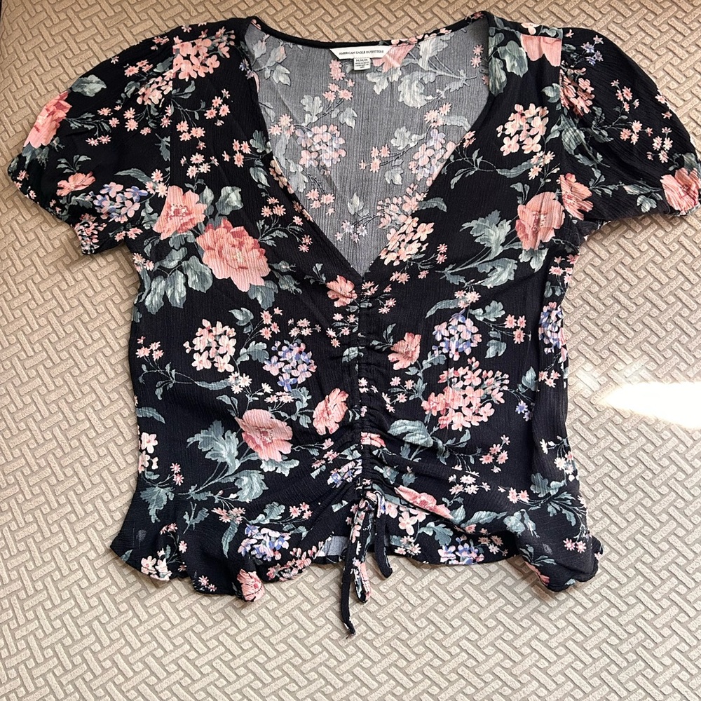 M American Eagle Outfitters Pink and White Floral Puff Sleeve Crop Blouse